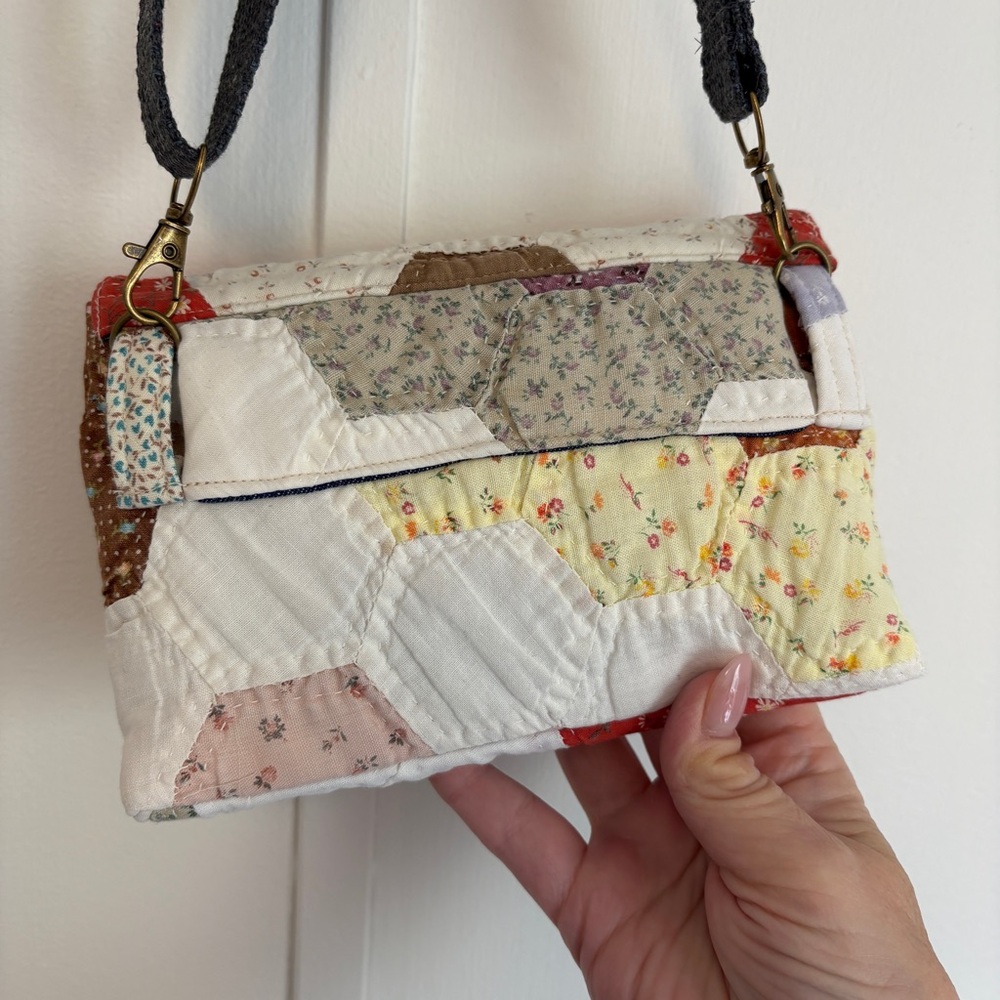 Quilted Crossbody or Belt Bag Multicolour Vintage Patchwork - Picture 4 of 9